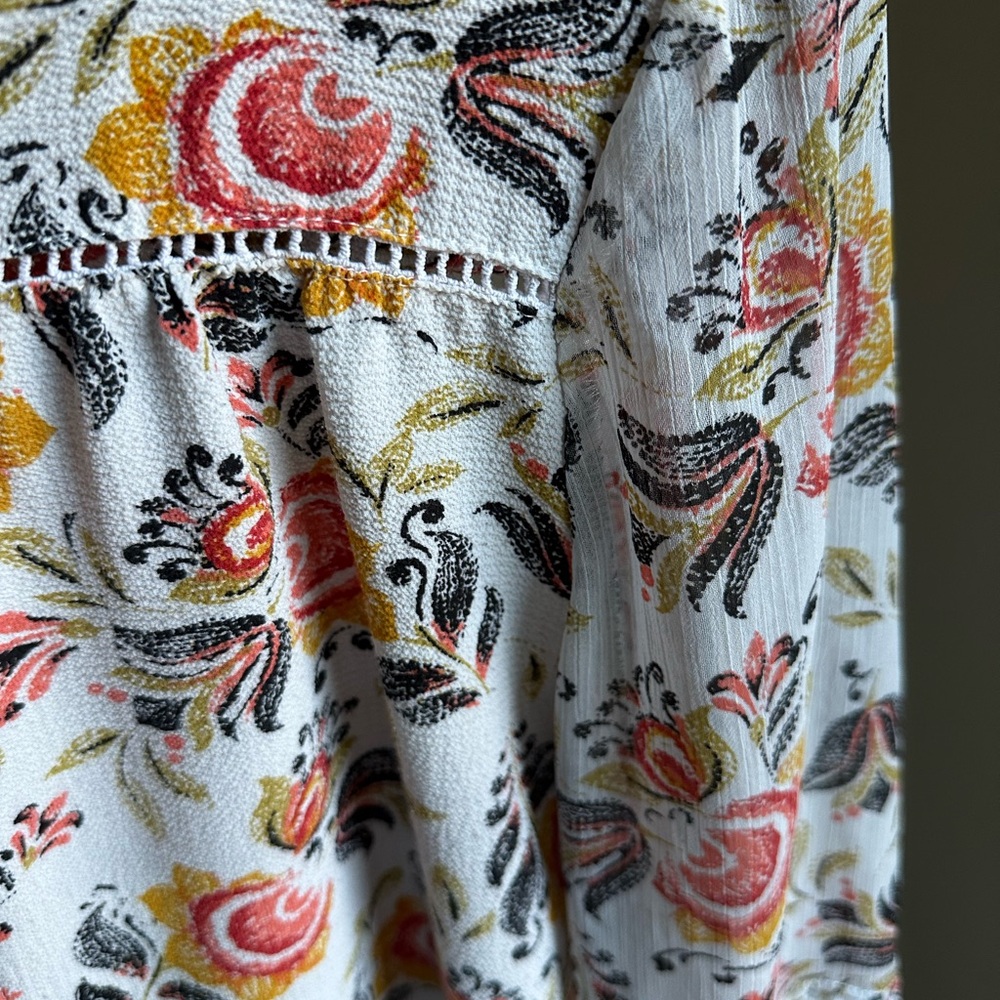 SOLD✅ Fever XL Floral Blouse - Red, Orange, Black - Picture 4 of 12